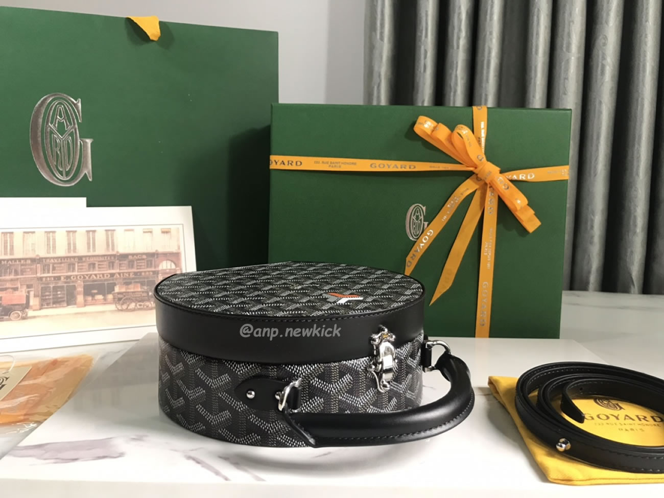 Goyard Alto Hat Box Bag 16.5 Cm X 7 Cm X 18 Cm (19) - newkick.app